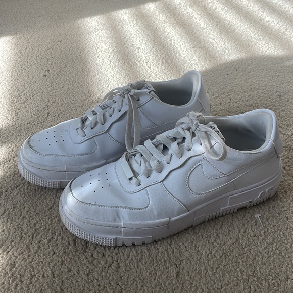 Women’s air force 1 pixel white. Size 10 - Picture 4 of 4
